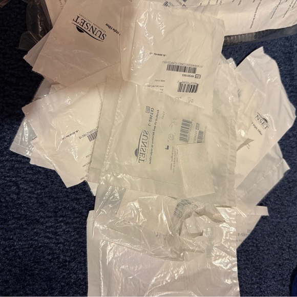 RESMED Air-sense 10 bundle (3 heated climate hoses, bag, and lots of filters!) - Picture 4 of 8